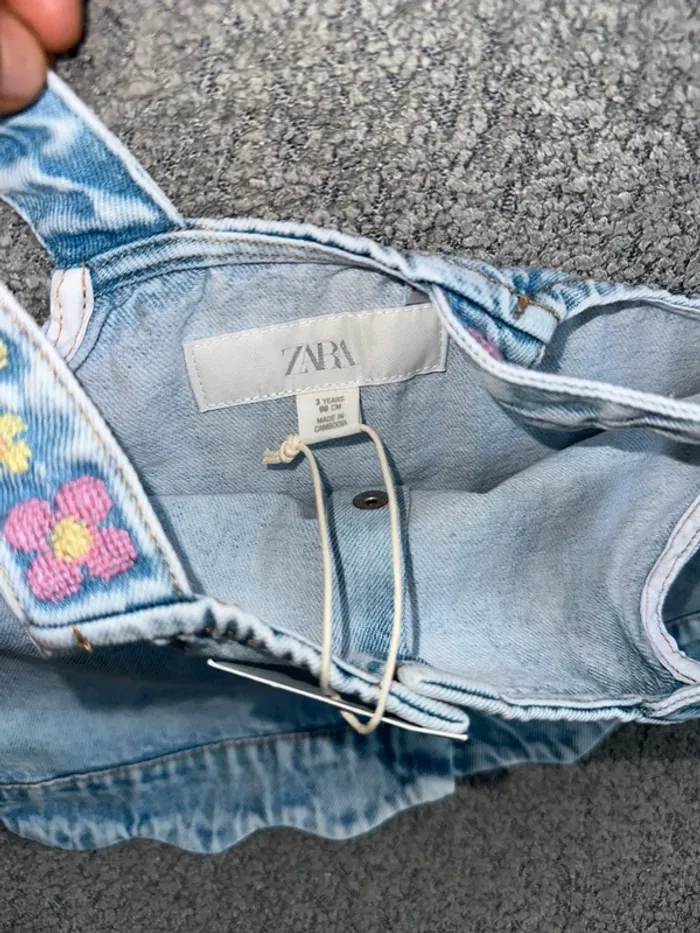 Top débardeur en denim fleurs brodées Zara neuf - photo numéro 2