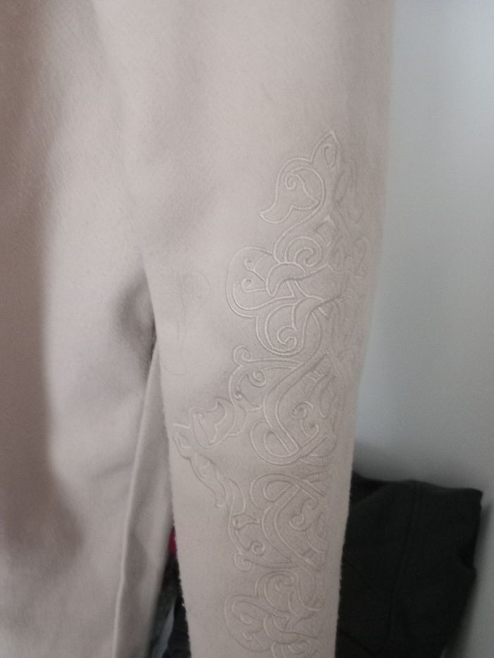 Manteau beige avec ceinture et motif manches - photo numéro 3