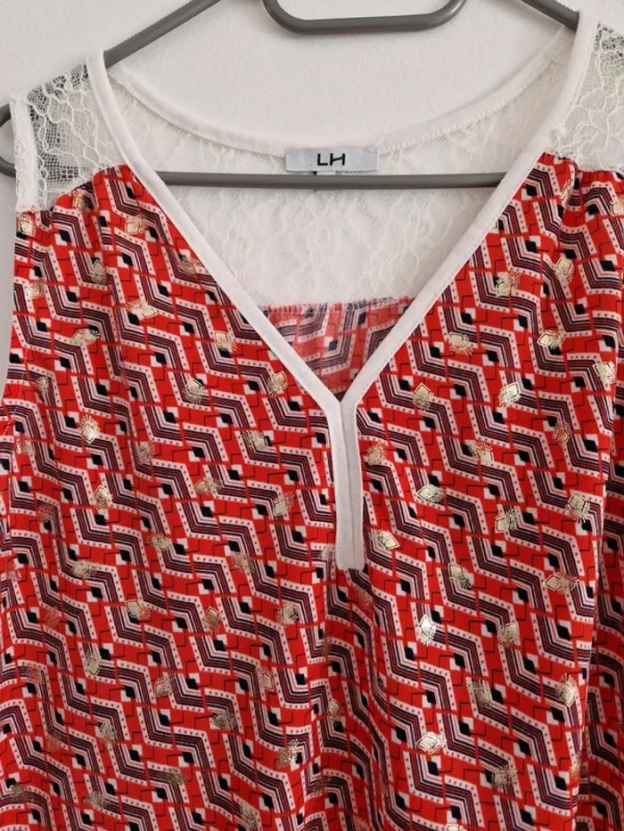 Blouse manches courtes rouge avec motifs - photo numéro 3
