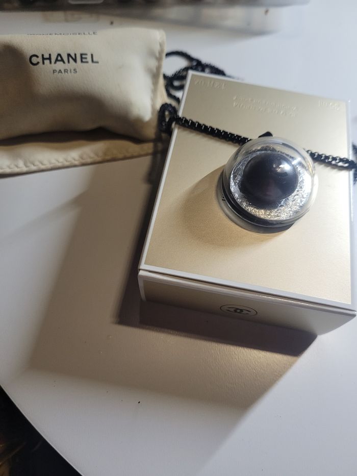 Collier upcyclé avec joli bouton - photo numéro 4