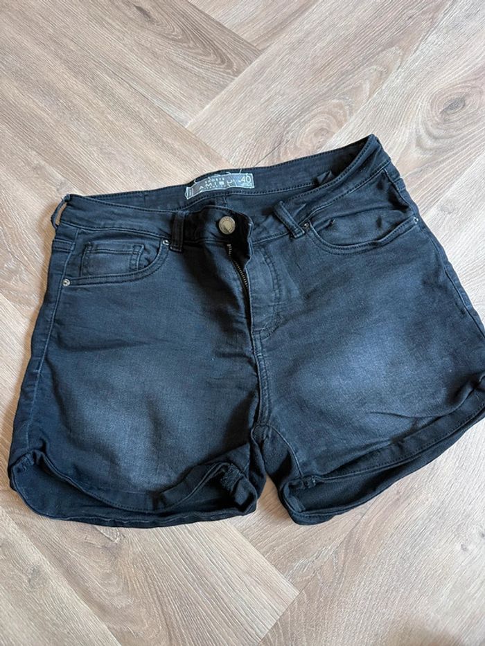 Short noir
