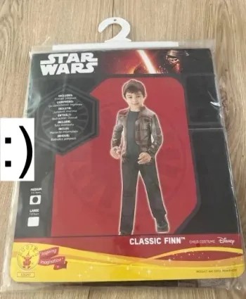 Enorme lot de 50 Déguisements enfant Disney star Wars taille 5-6 ans Ou 7-8 ans  Classic Finn neuf