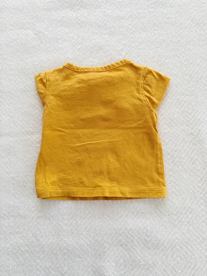 T shirt moutarde Kiabi 1 mois - photo numéro 3