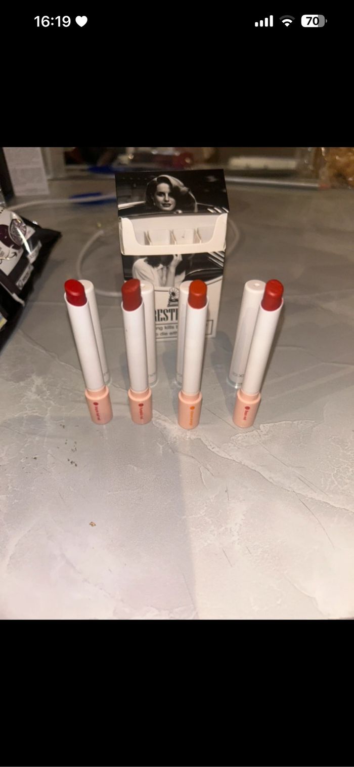 Rouge à lèvres Lana Del Rey - Lakerain - Neuf avec étiquette - Jamais utilisé - photo numéro 3