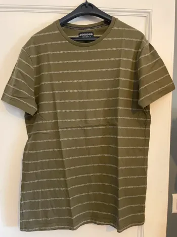 Tee shirt