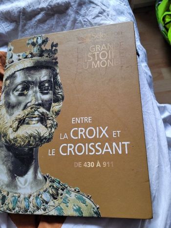 Entre la croix et le croissant de 430 à 911