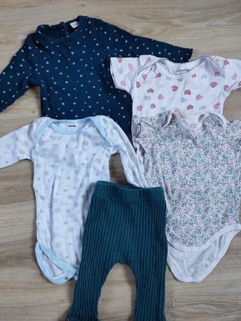 Lot 12 mois bébé fille