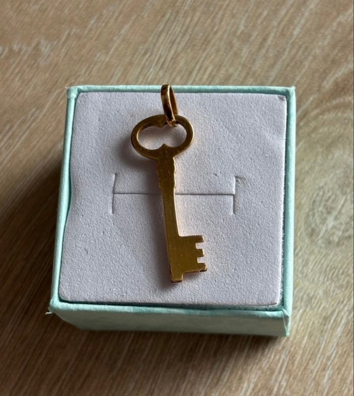 Pendentif clé en plaqué or - photo numéro 2