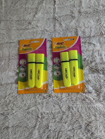 2 paquets de 2 highligter bic neuf