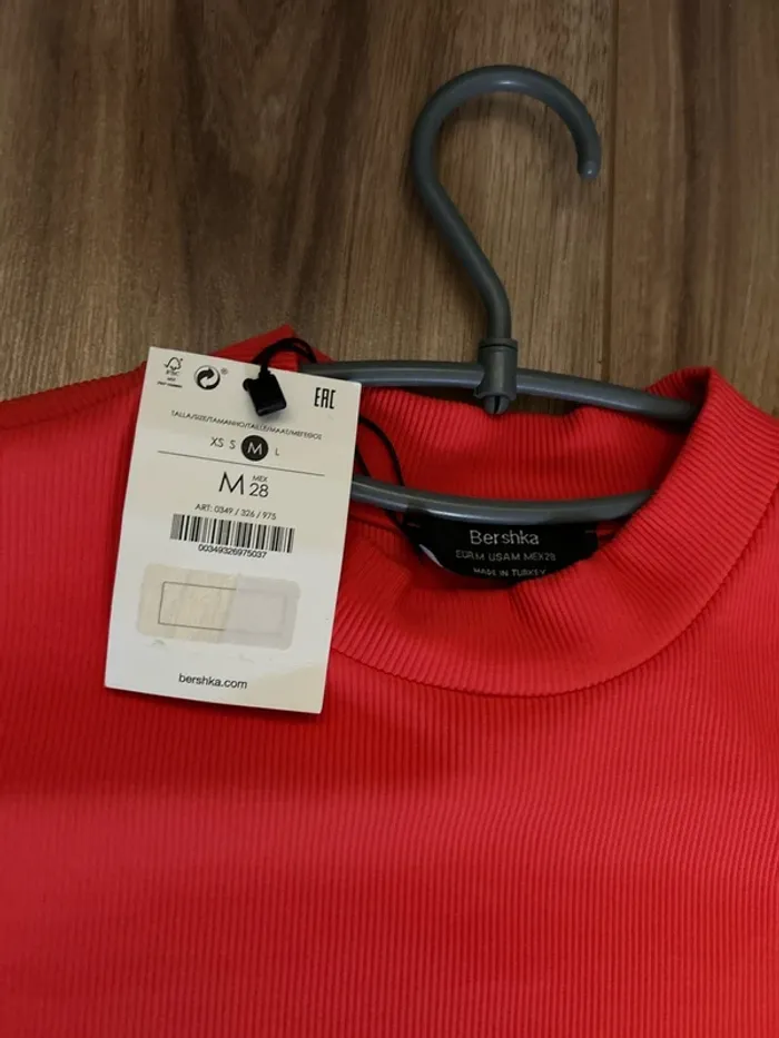 Robe neuve moulante corail - photo numéro 3