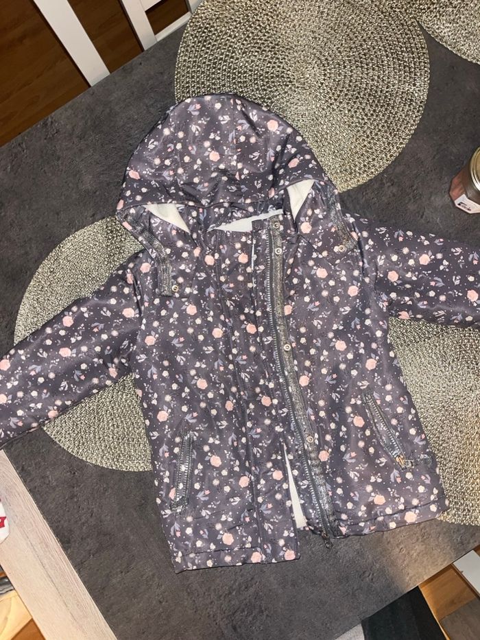 🧥 Manteau à fleurs – Très bon état