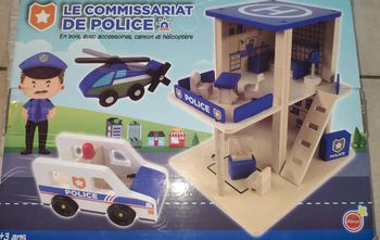Commissariat de police en bois