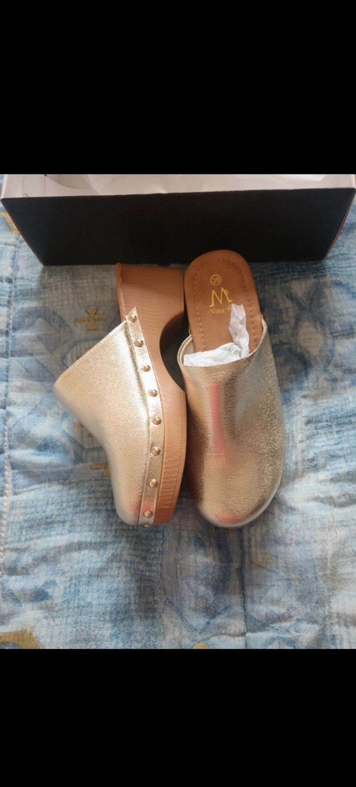 Sabots taille 39 dorés neufs - photo numéro 4