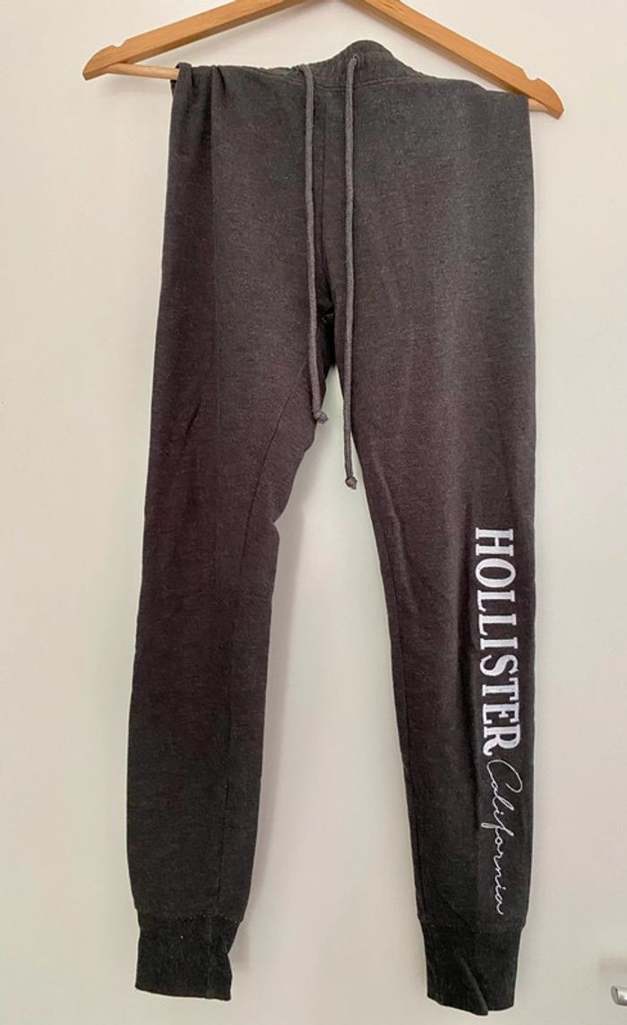 Bas de survêtement gris foncé Hollister taille XS - photo numéro 2