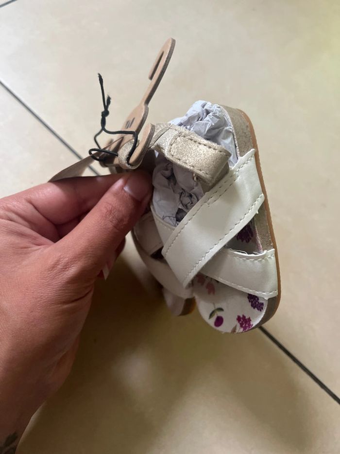 Sandales bébé blanches tape à l’œil - photo numéro 3