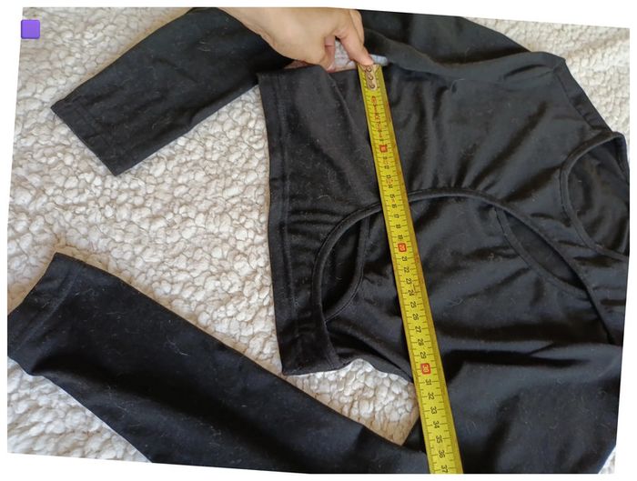 Haut noir manches longues decoupe original, trou, style y2k - photo numéro 3