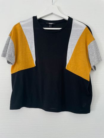 Haut t-shirt noir blocs jaune moutarde gris uni basique simple col rond manches courtes