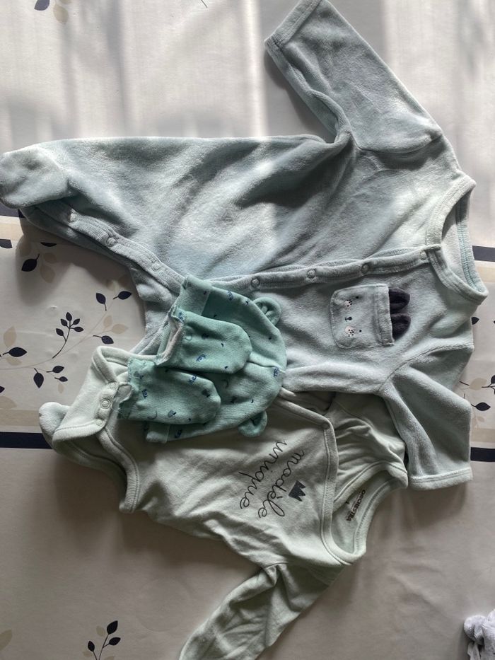 Pyjama body bonnet moufles 1 mois