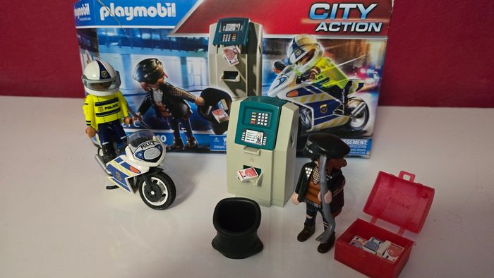 Lot playmobil : voleur et policier et poste police transportable - photo numéro 8