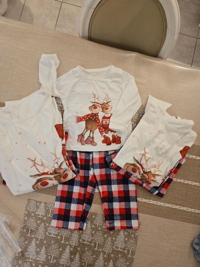 Lot 3 pyjamas Noël assortis NEUFS