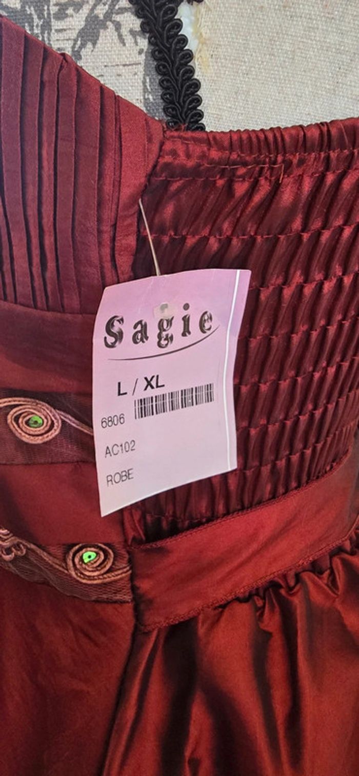 Magnifique robe de soirée neuve en satin - photo numéro 5