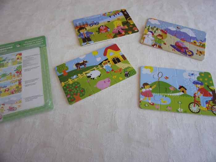 Pochette de 4 puzzles - neuf