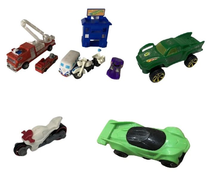 Lot de figurines voiture pompier police moto Hot Wheels