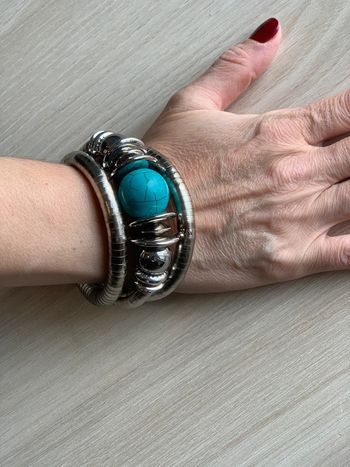 Bracelet étirable.