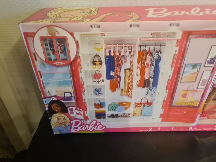 Tres gros coffret barbie dressing et décapotable NEUF - photo numéro 2