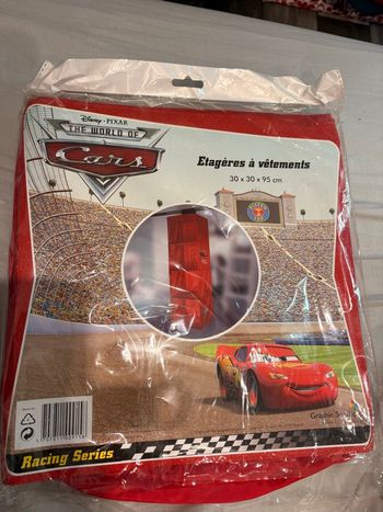 Étagère pour vêtements cars