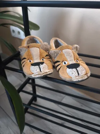 Pantoufles lion