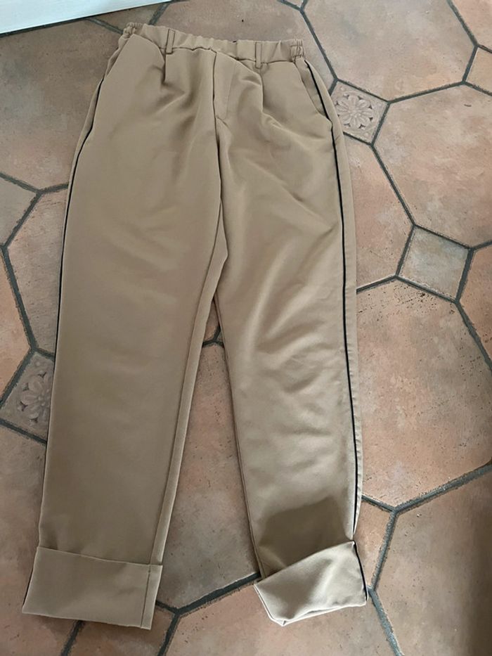 Pantalon bershka M beige