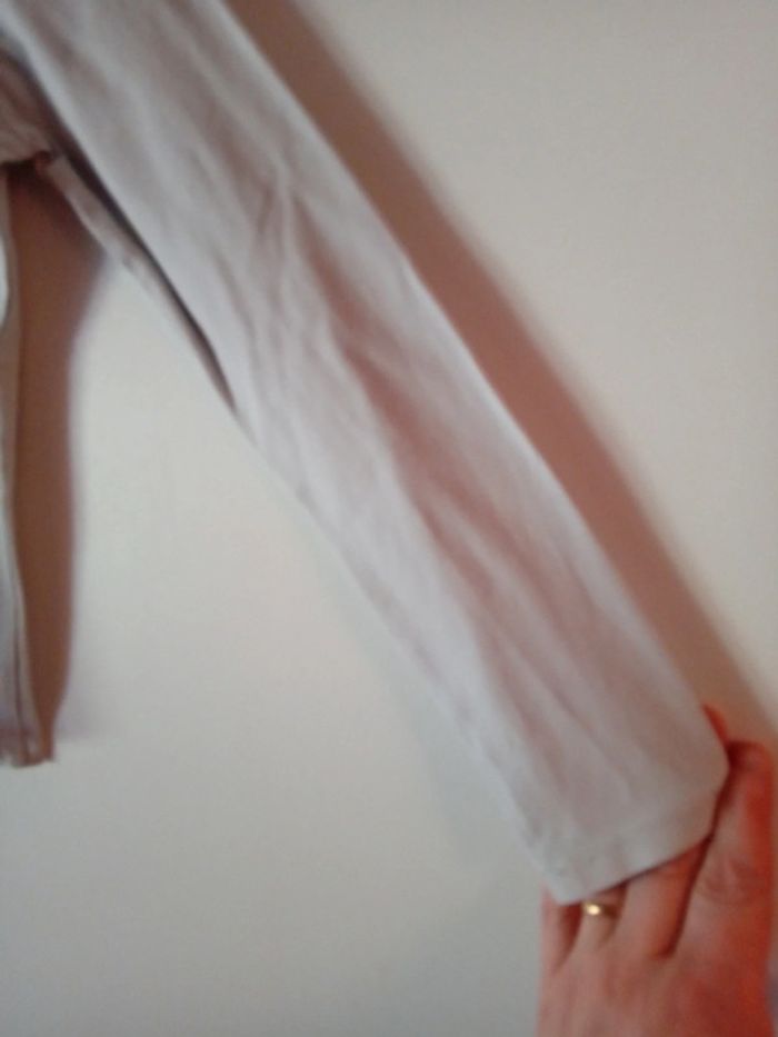Tee-shirt longues manches blanc cassé.  7 ans - photo numéro 7