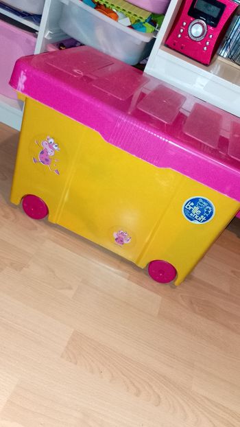 Coffre à jouets avec roulettes
De