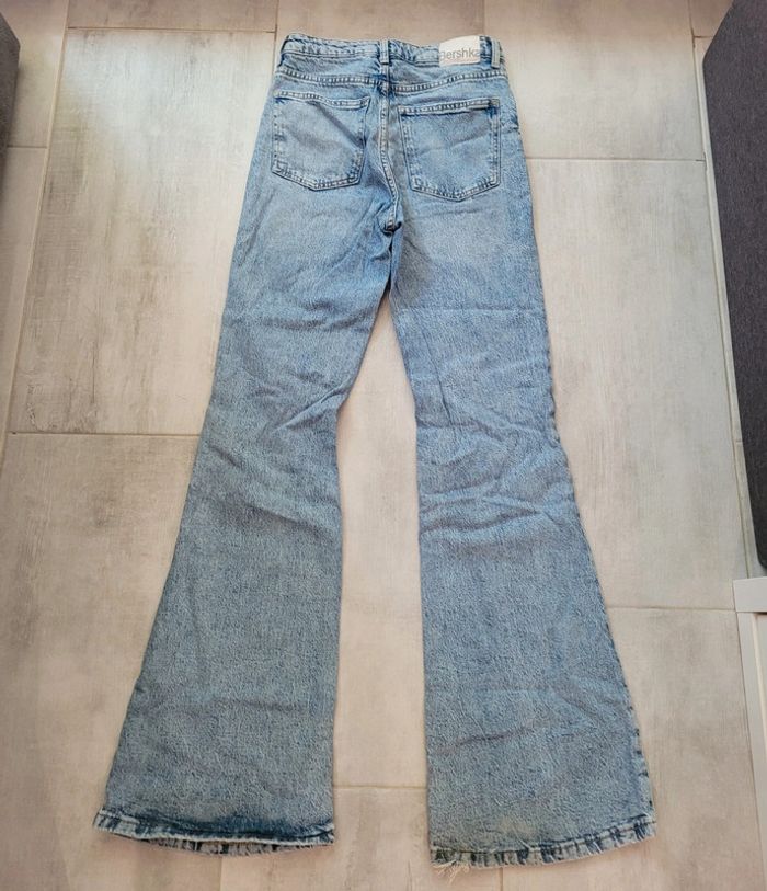 Jean flare Bershka, taille 34. - photo numéro 4