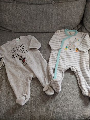 Pyjamas taille 1 mois