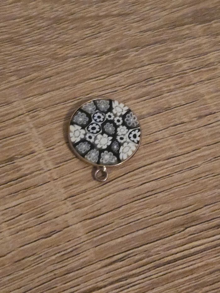 Pendentif Murano noir et blanc avec bord en argent - photo numéro 4