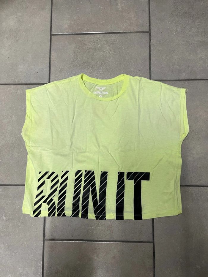 Lot t shirt et débardeurs et corsaire - photo numéro 2