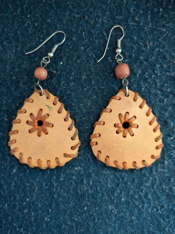 Petites boucles d'oreilles marrons