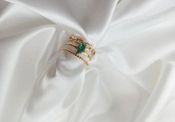 Bague en acier inoxydable ajustable très très jolie avec perles vertes