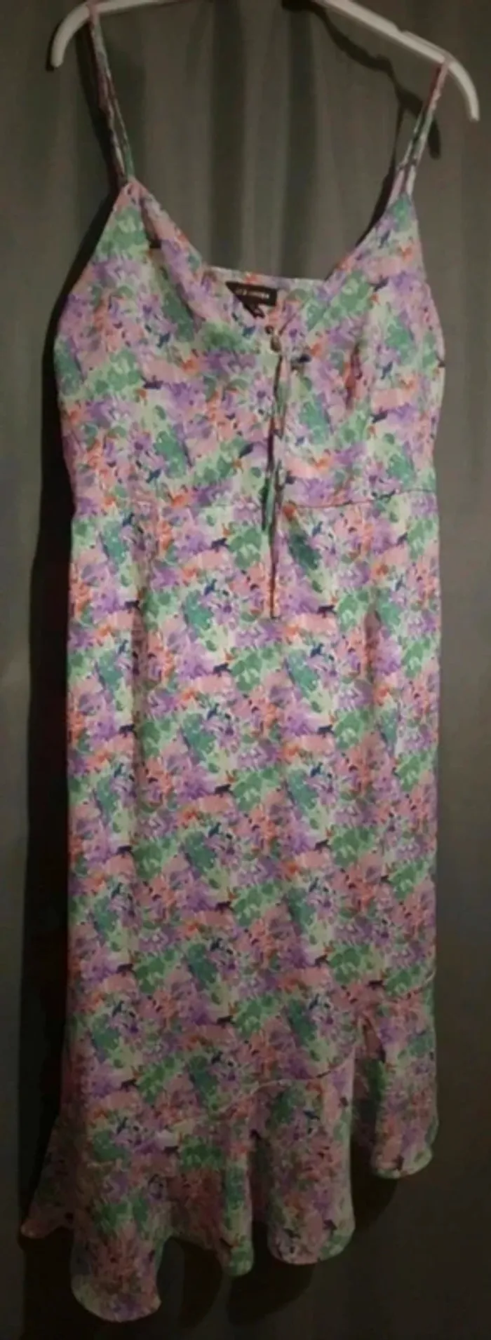 Robe Satinée fleurie T44 Neuve