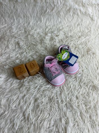 Paire de chaussures roses et grises Valen Sina taille 20