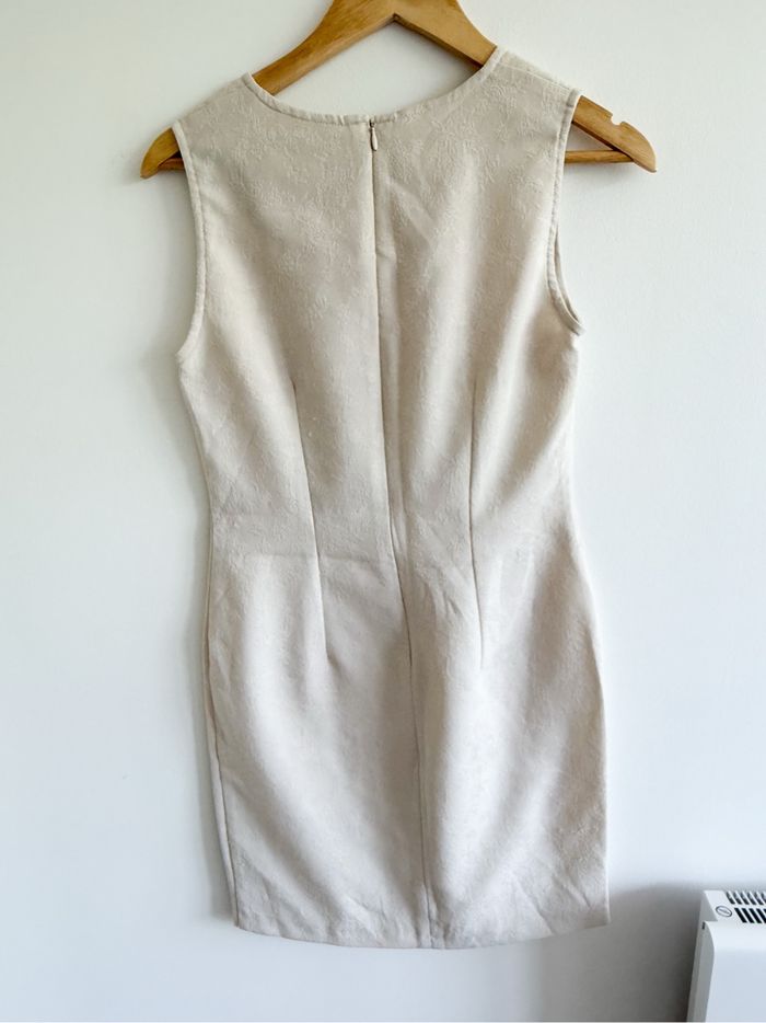 Robe chic moulante crème kiabi taille 38 M - photo numéro 3