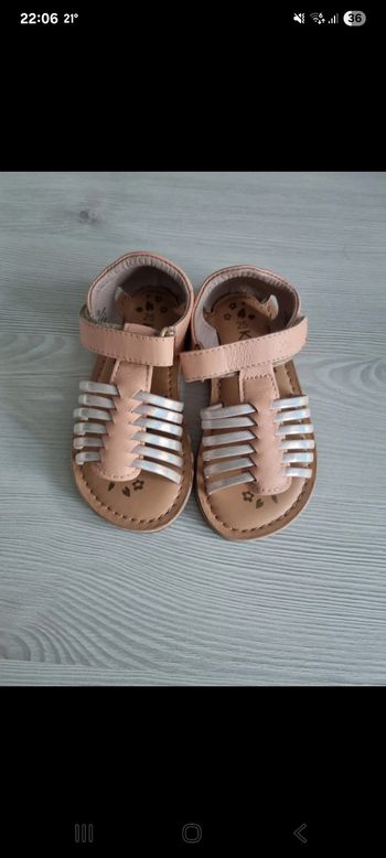 Sandales Kickers, pointure 25, neuves