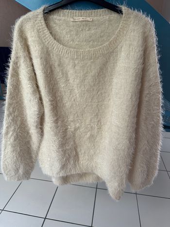 Pull en peluche blanc cassé taille 44 teddy smith en très bon état