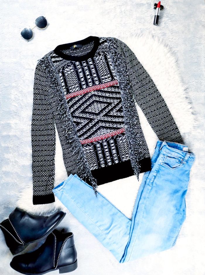 Pull d'hiver en maille noir blanc et rouge et à franges- T.S ou T.36 🖤