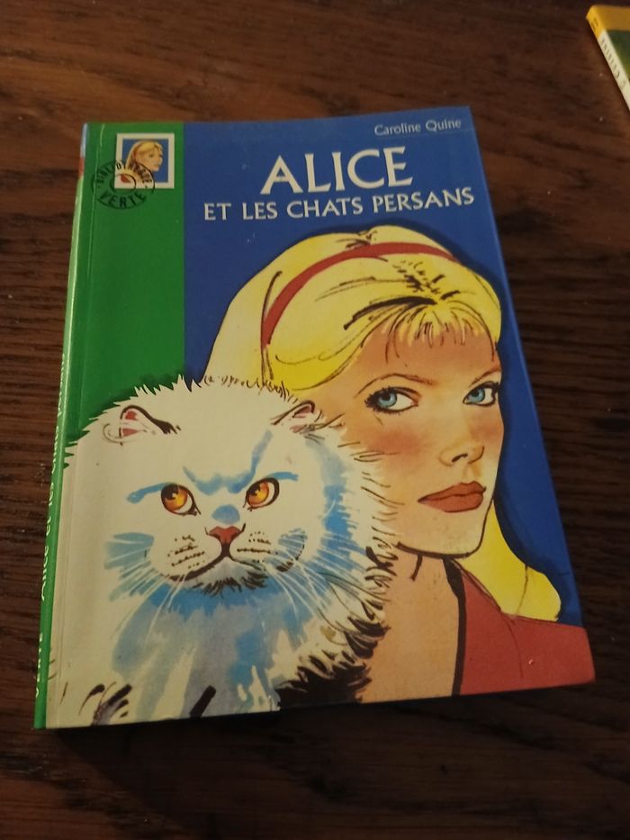 Alice et les chats persans