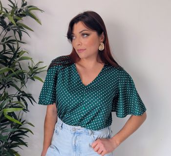 Blouse à manches verte à pois style péplum tendance moderne Coved Taille 38 M 
Très bon état