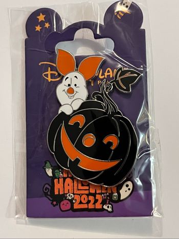 1 pin’s porcinet Halloween 2022