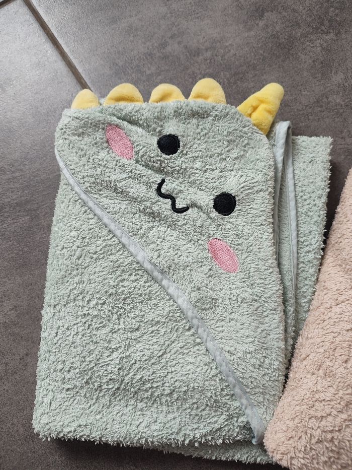 Lot 2 capes de bain - photo numéro 2